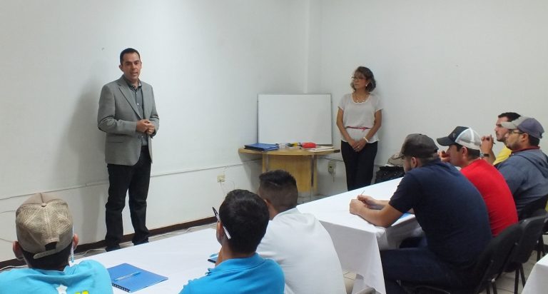 Capacitan a productores lácteos en optimización de procesos de producción