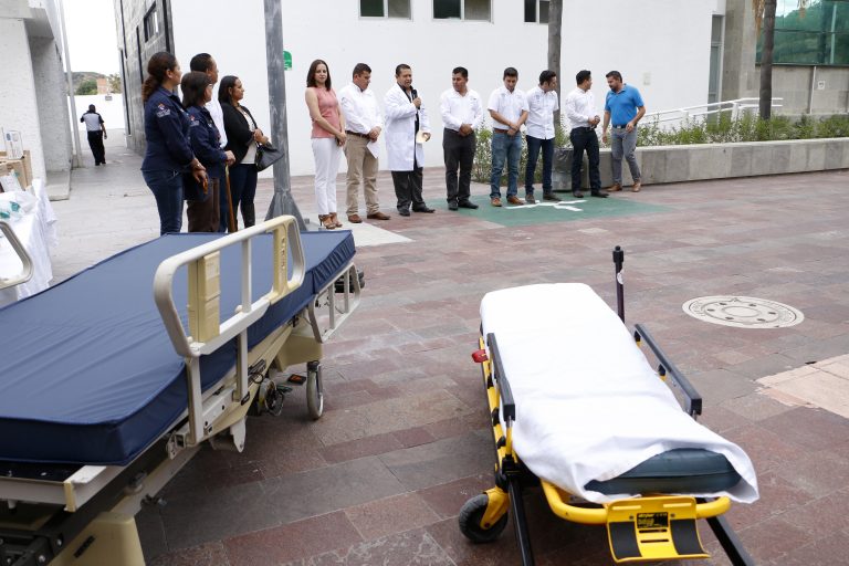 Donan material médico al Hospital general de Calvillo