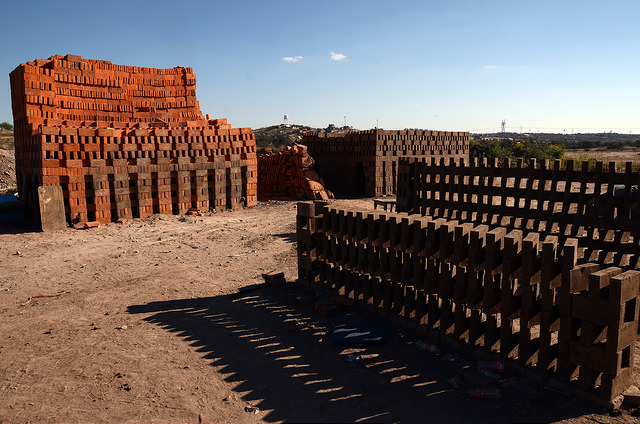 Clausuran ladrillera en Los Arellanos