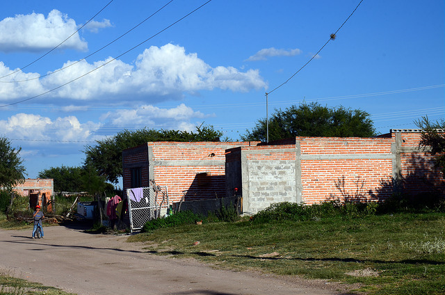 Entregan cisternas en comunidades rurales