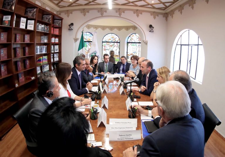 Frente amplio y riesgos del populismo, discuten panistas con dirigentes del parlamento europeo