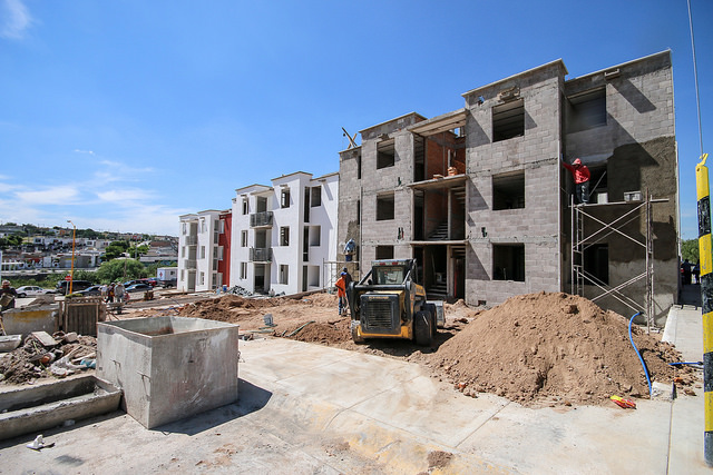 Encarece vivienda hasta un 8 por ciento por aumento del cemento