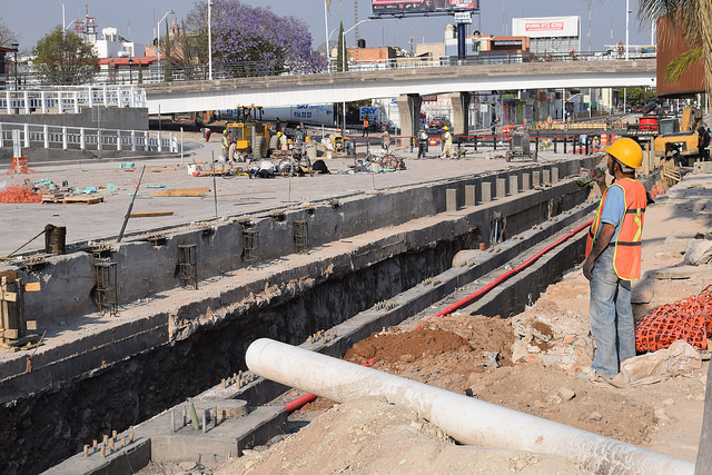 Aumento al costo del cemento encarecerá construcción del distribuidor vial