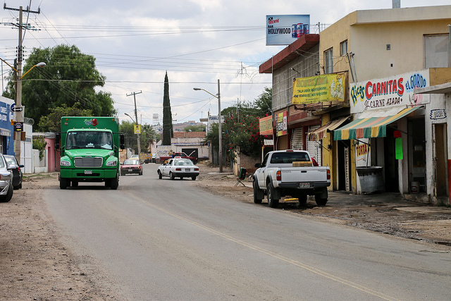 Entregan 81 títulos de propiedad a vecinos del Bordo Santa Elena