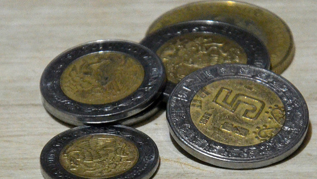 Un millón 200 mil empleos generados por el gobierno son de un minisalario