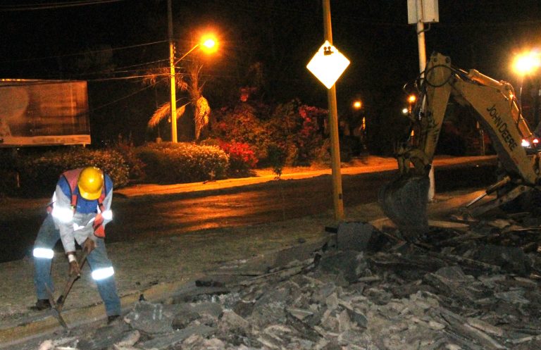 Intensifican trabajos de bacheo nocturno