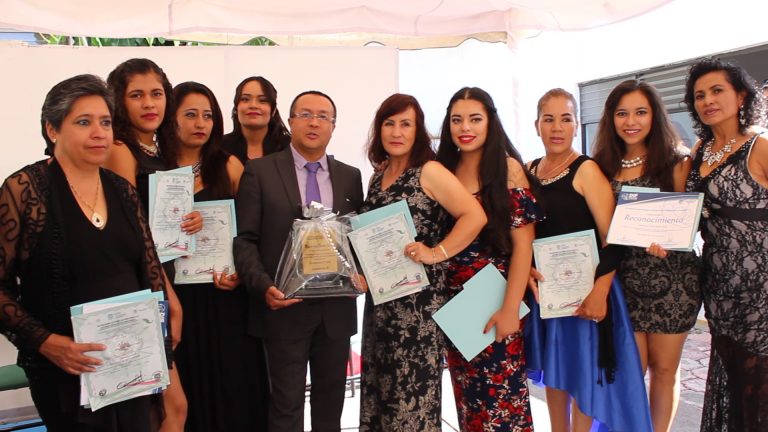 Egresan 31 alumnas del Centro de Atención Integral de la Mujer