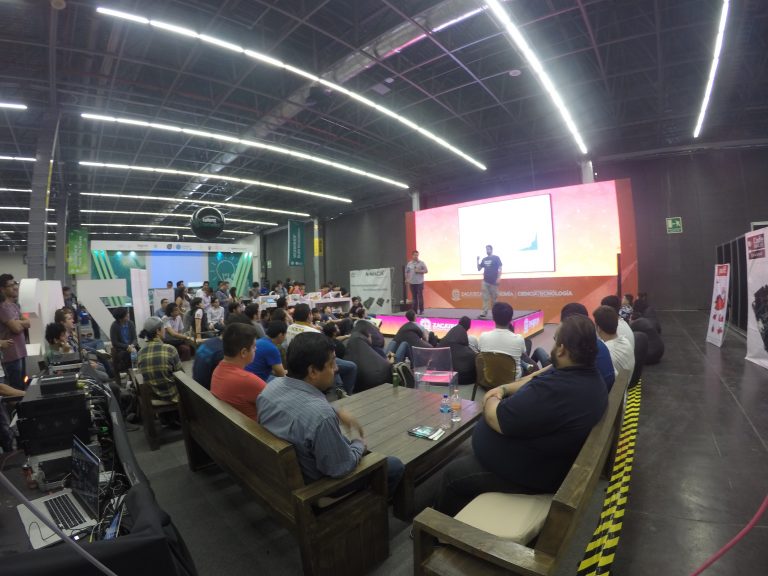 Participan estudiantes y emprendedores del estado en el Campus Party