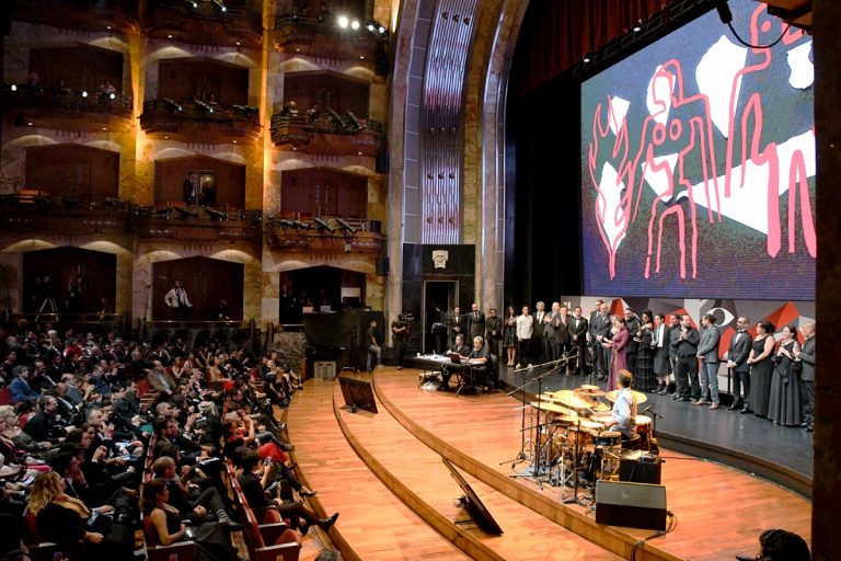 Celebran la 59 ceremonia de los Premios Ariel en el Palacio de Bellas Artes