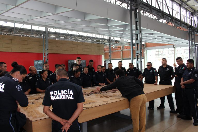 Buscan sensibilizar a policías municipales con arte