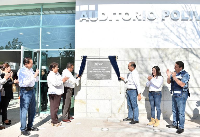 Inauguran estadio polivalente en Cosío