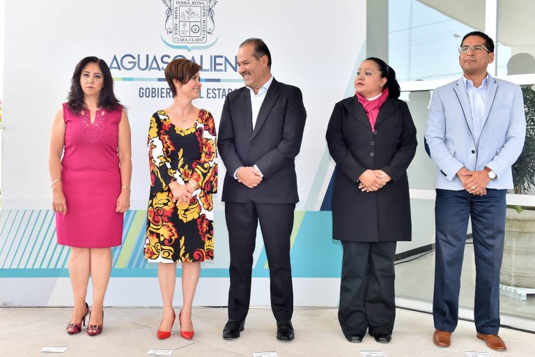 Develan placa por la remodelación del Centro de Rehabilitación e Integración Social