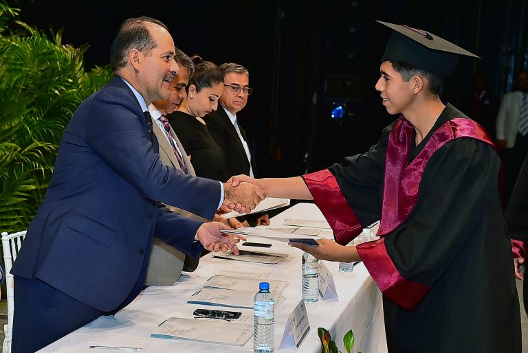 Se gradúan del Cecytea Ferrocarriles