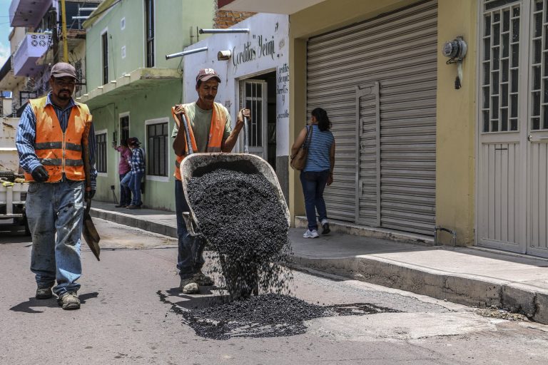 Inició bacheo en las principales calles de Calvillo