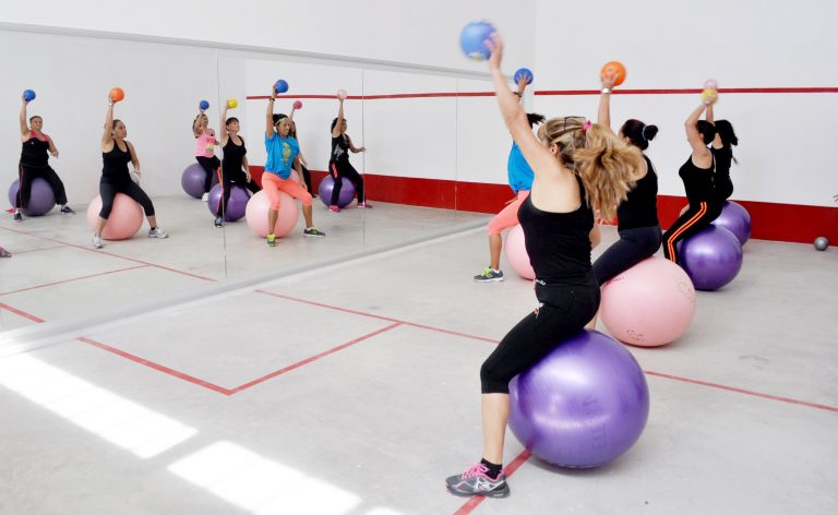 Realizan clase de exhibición de pilates