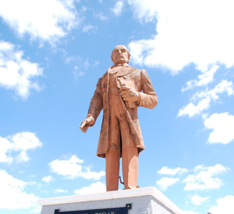 Concluyen trabajos de remozamiento del monumento a Jesús Terán Peredo