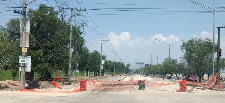 Anuncian rutas alternas por obras del distribuidor vial