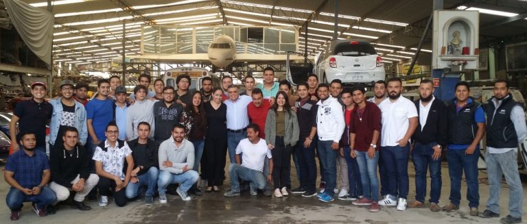 Estudiantes de la UPA visitan instalaciones del Centro de Diseño y Modificación de Vehículos