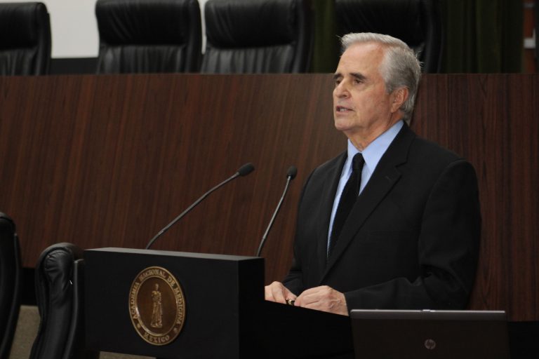 Se lleva a cabo el simposio El libro médico, obra de arte