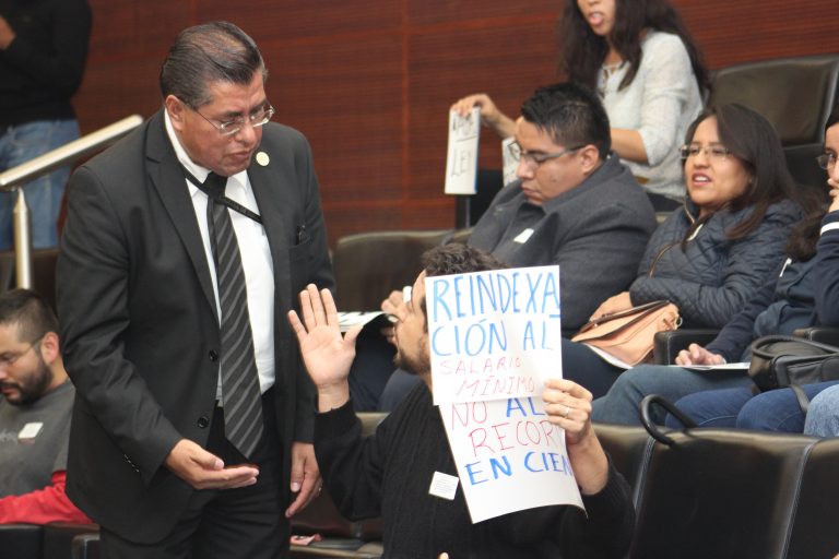 Se compromete Conacyt a mantener el número de becas de posgrado