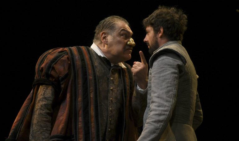 Juan Villoro lleva a escena la tensión entre dos grandes astrónomos