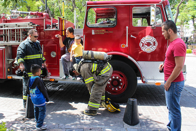 Niños conocen actividades del personal de la Policía estatal, Bomberos y Cruz Roja