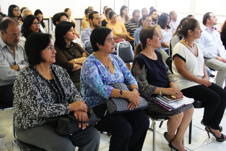 Imparten talleres de derechos humanos para adultos mayores