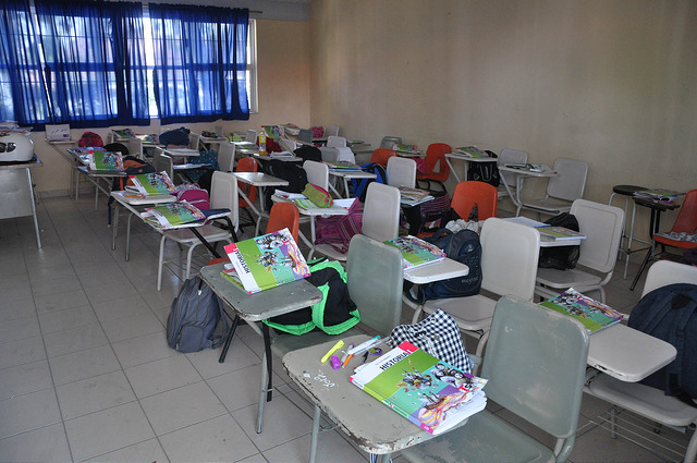 Entregan apoyo a niños para el regreso a clases