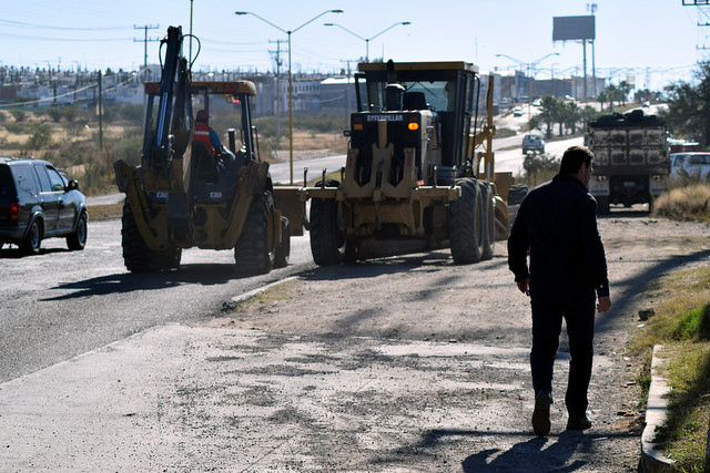 Realizan obras de reposición de carpeta asfáltica y bacheo en carreteras