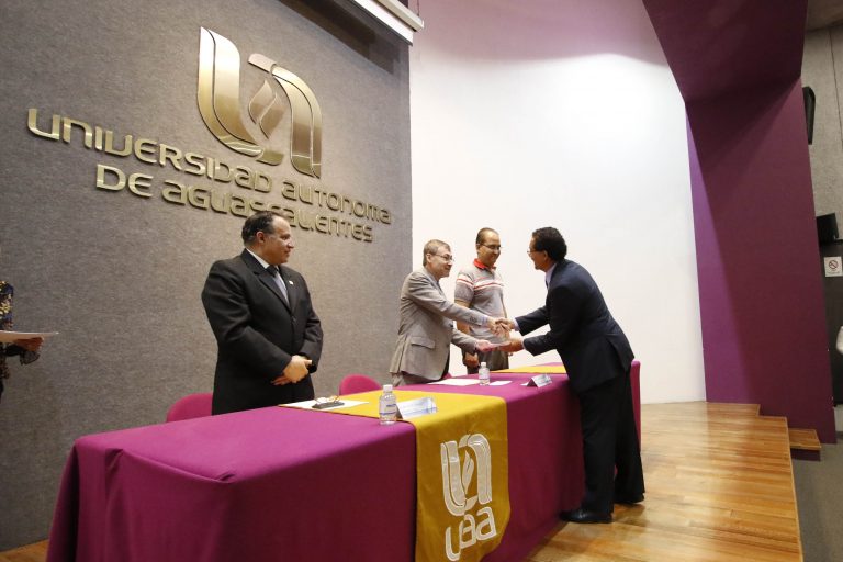UAA entrega 65 certificados a profesores de educación media superior
