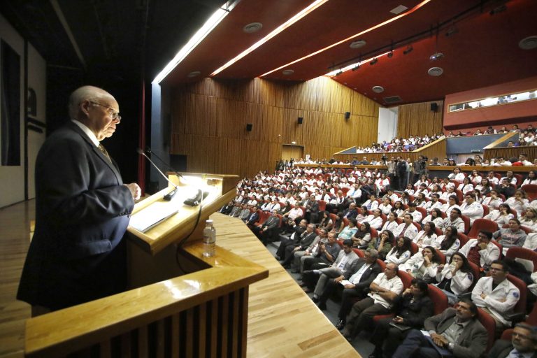 Secretario de Salud dicta conferencia en la UAA