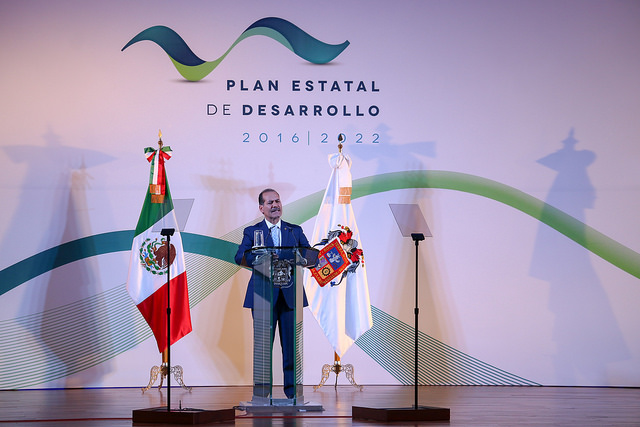 El gobernador cree que puede gobernar solo, debe redireccionar