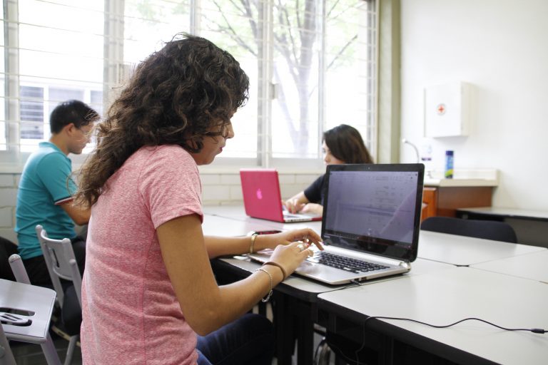 Investigador de universidad de Finlandia imparte curso en la UAA