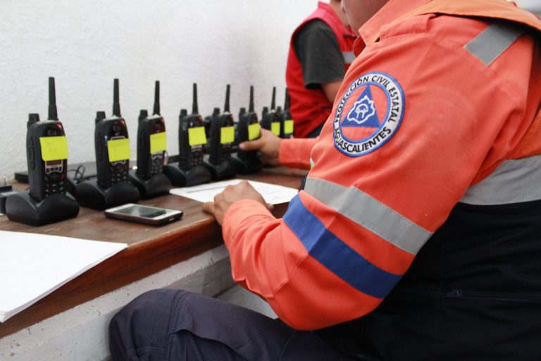 Protección Civil entregó a nueve municipios equipos de radiocomunicación