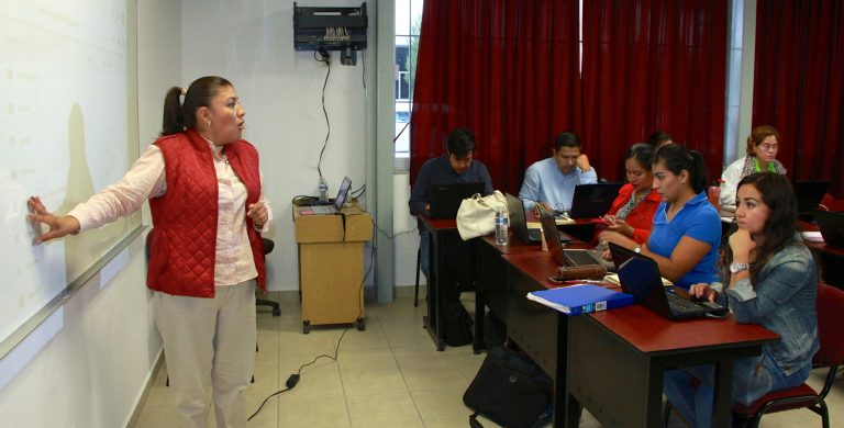 Realizan maestros de educación normal talleres intersemestrales