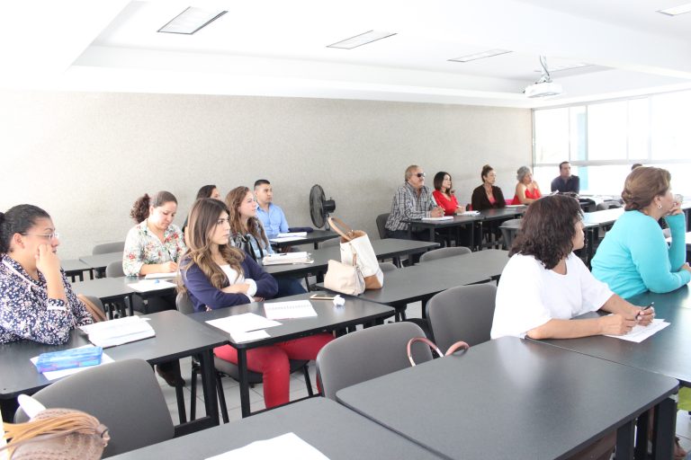 Capacitan a personal del Centro Estatal de Desarrollo para el Adolescente