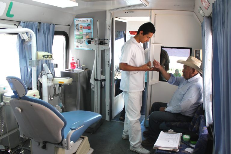 Promueven acciones a favor de la salud de adultos mayores