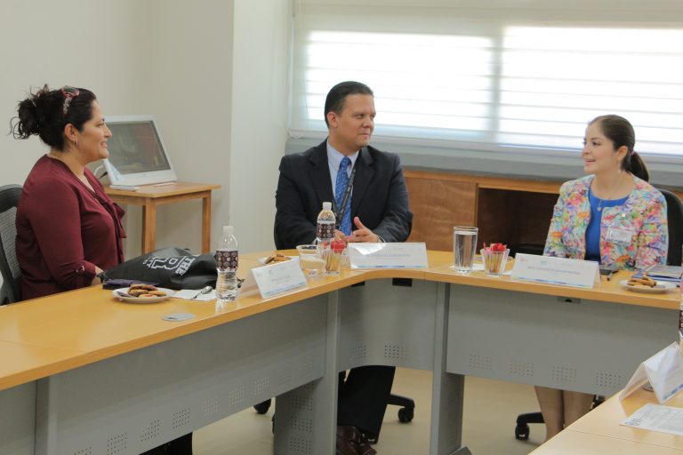 Mexicana becada en el Reino Unido realiza investigación sobre las universidades bilingües del país