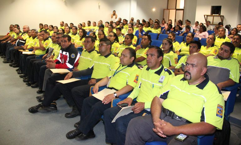 Capacitan a paramédicos en atención prehospitalaria gineco-obstétrica