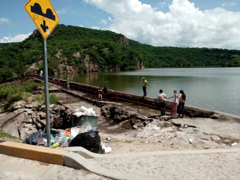 Visitantes dejan sucia la Presa Malpaso