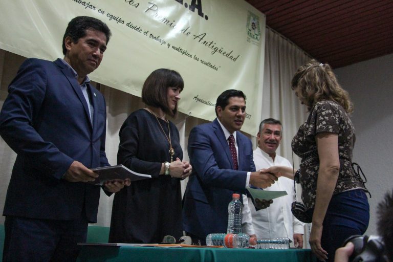 Reconocen trayectoria de trabajadores del ICA