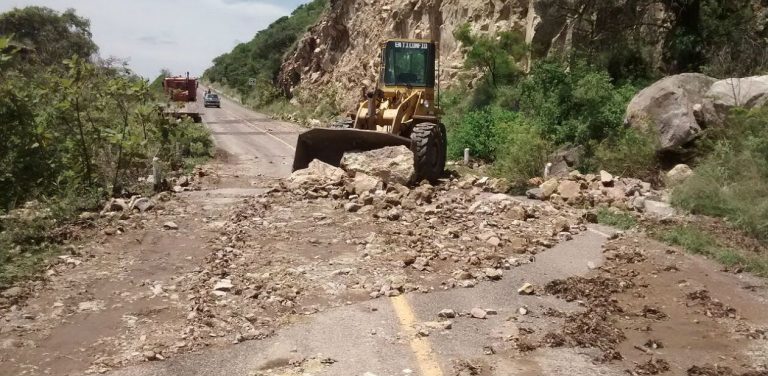 Rehabilitación de la carretera estatal no. 38, afectada por lluvias