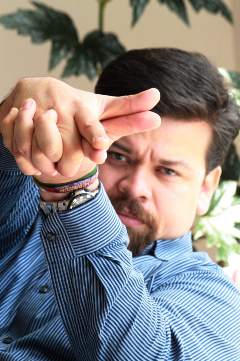 Entrevista a Rogelio Guedea sobre El último desayuno / Una novela policiaca que indaga en el desarraigo, la soledad, los límites de la obsesión