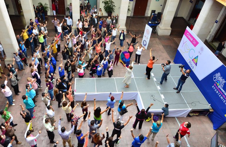 Yoga de la risa, en el Ayuntamiento capital