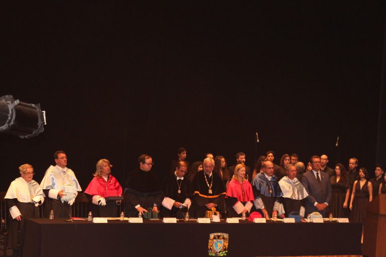 Recibe doctorado Honoris Causa Miguel León-Portilla