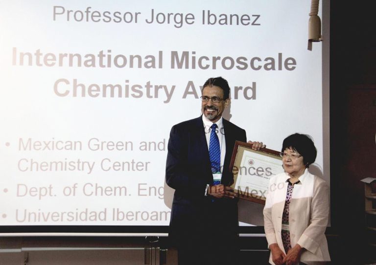 Mexicano obtiene Premio Internacional de Química en Microescala