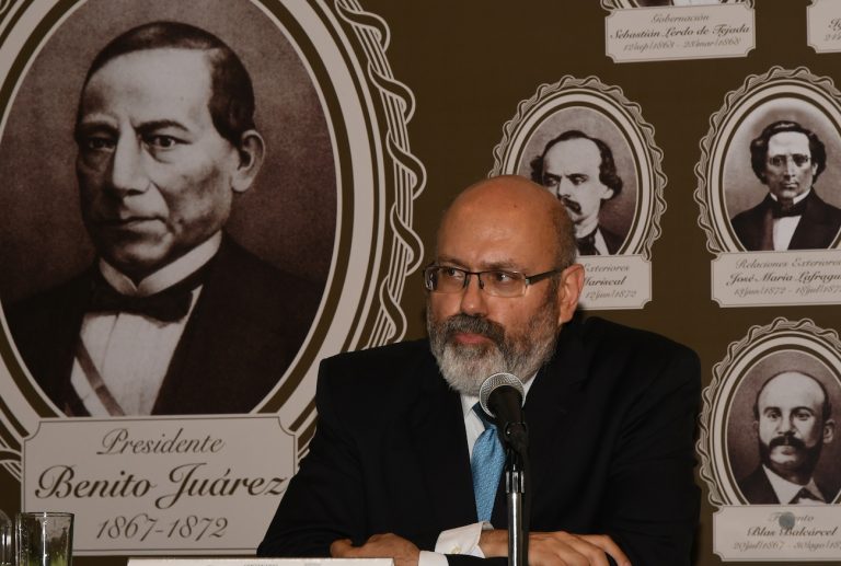 Es voluntad del pueblo mexicano constituirse en una República representativa, democrática, laica y federal