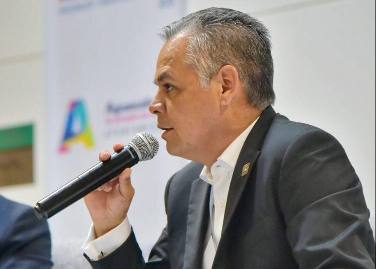 Participa Noel Mata en panel sobre ingresos municipales