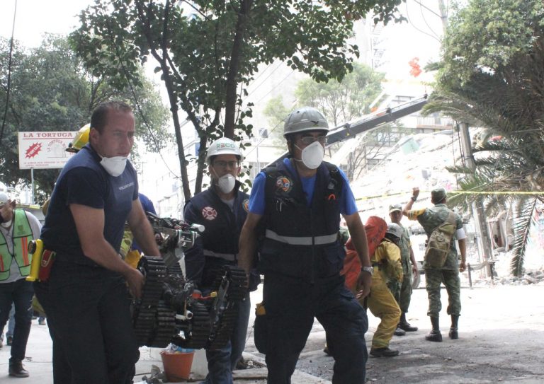 Protección Civil municipal colabora en labores de rescate por sismo