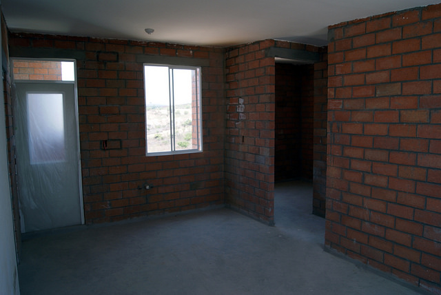 Entregan apenas 113 de 800 cuartos adicionales prometidos antes de terminar 2017